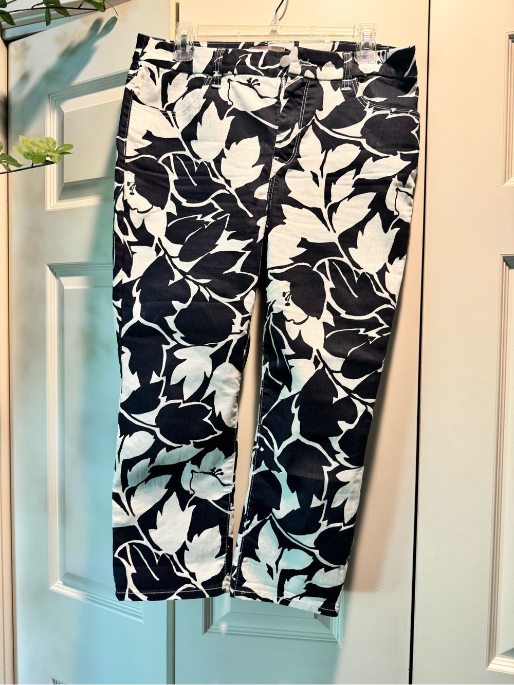 Chicos Floral Crop Pants 0.5